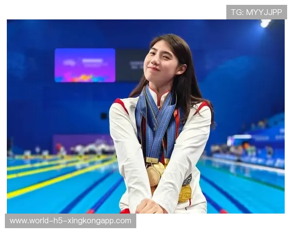 张雨霏续写辉煌，登上新山顶，回放张雨霏